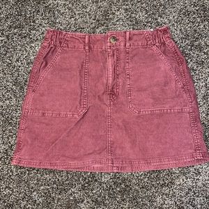 American Eagle / size: M / dark pink stretch skirt